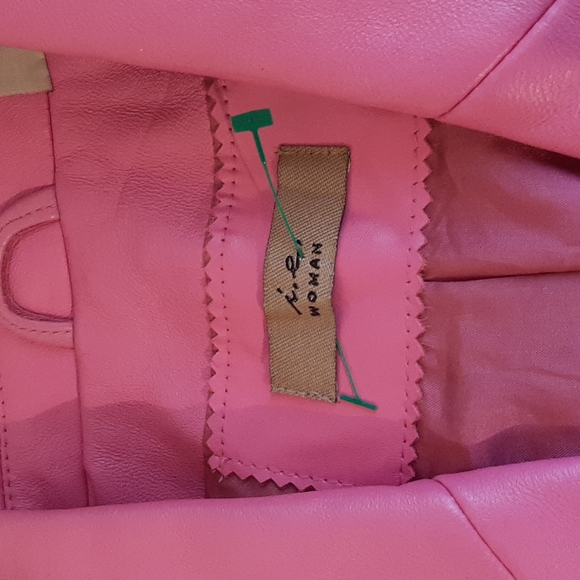 Women's Size 1X  i.e  Woman Pink 100% Leather Snap Closure Jacket  Like New - Picture 5 of 7